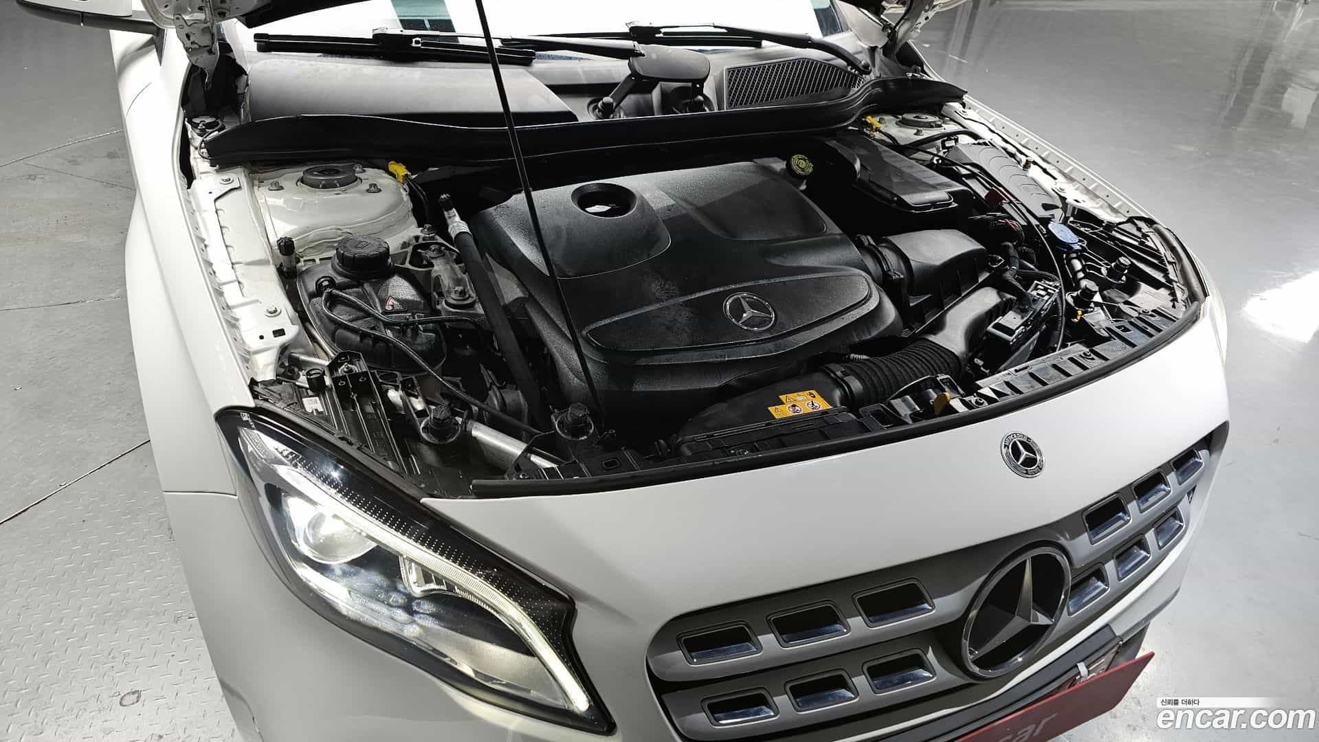 GLA-Class Mercedes-Benz 2018.3-INNER-006