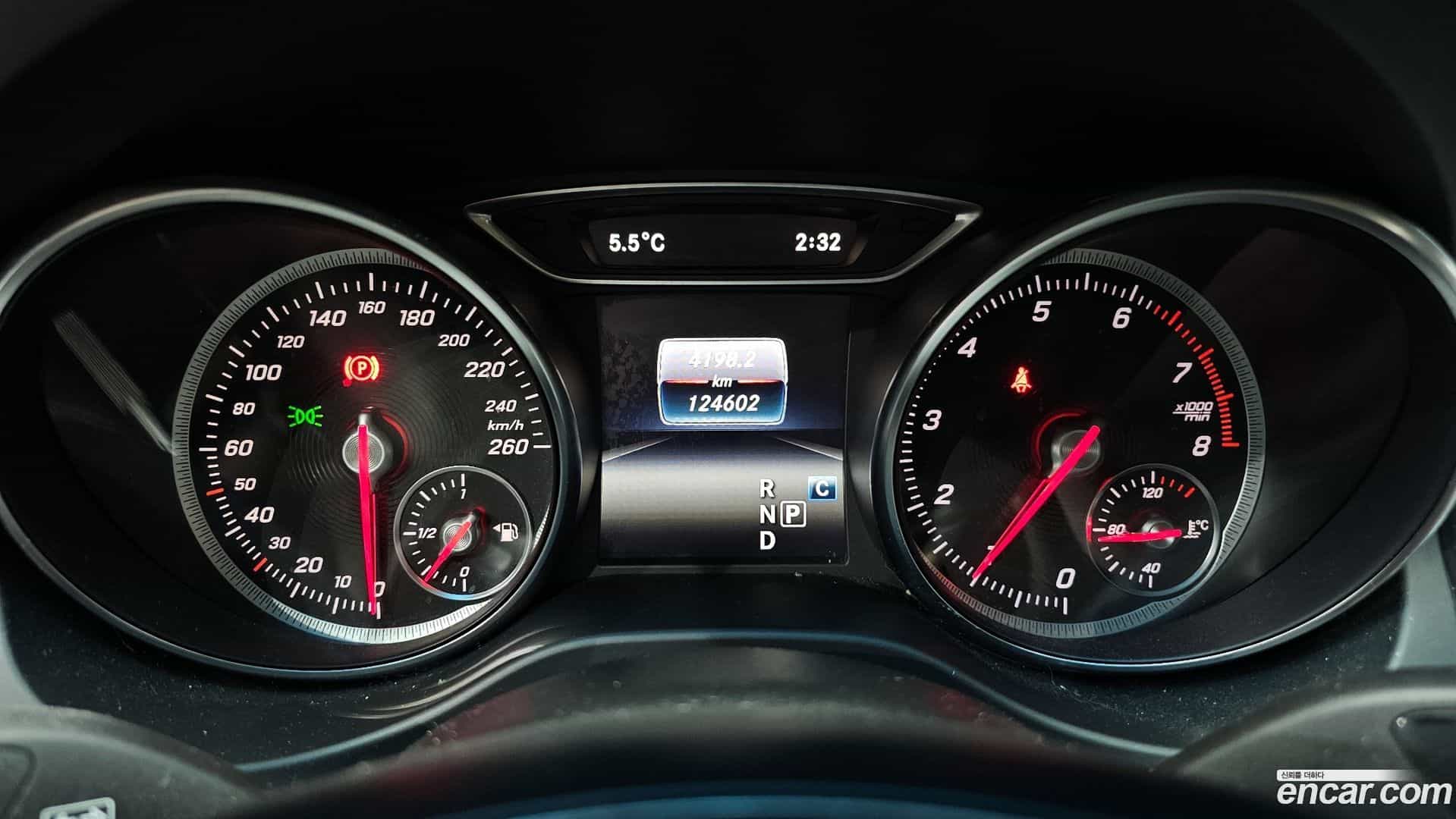 GLA-Class Mercedes-Benz 2018.3-INNER-008