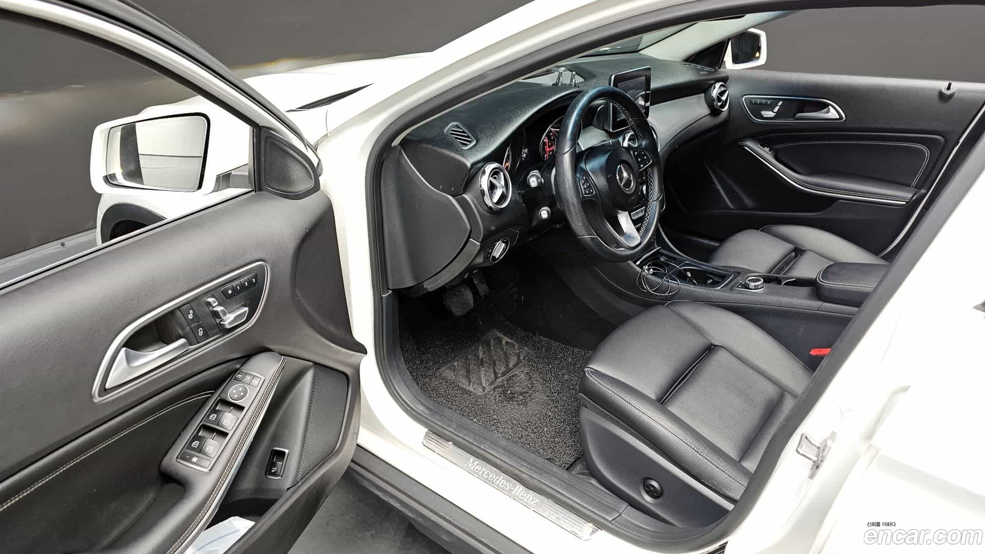GLA-Class Mercedes-Benz 2018.3-OPTION-016