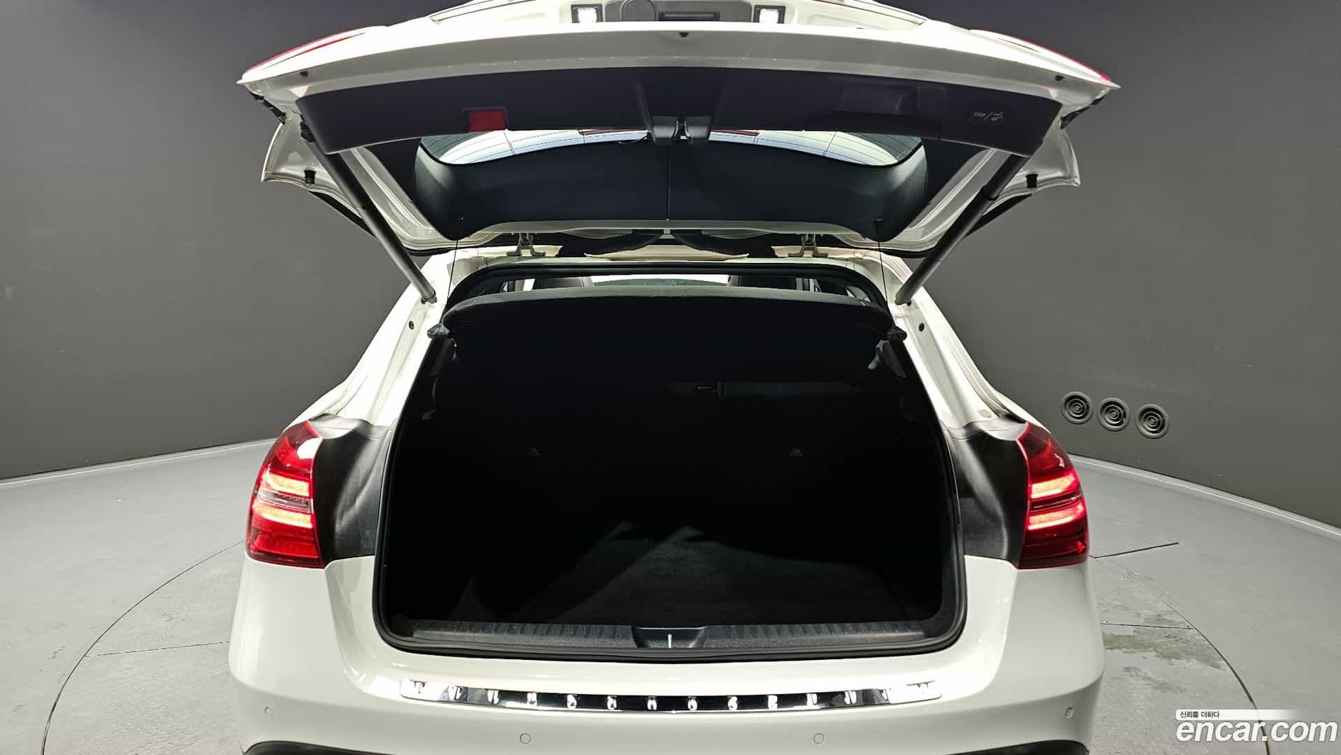 GLA-Class Mercedes-Benz 2018.3-OPTION-024