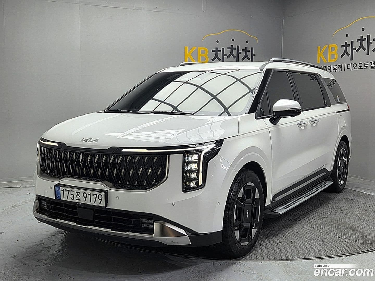 Main__Slider__Photo:Canival Kia 2025.2-0
