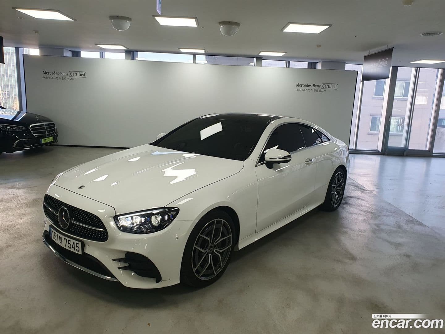 Main__Slider__Photo:E-Class Mercedes-Benz 2022.11-0