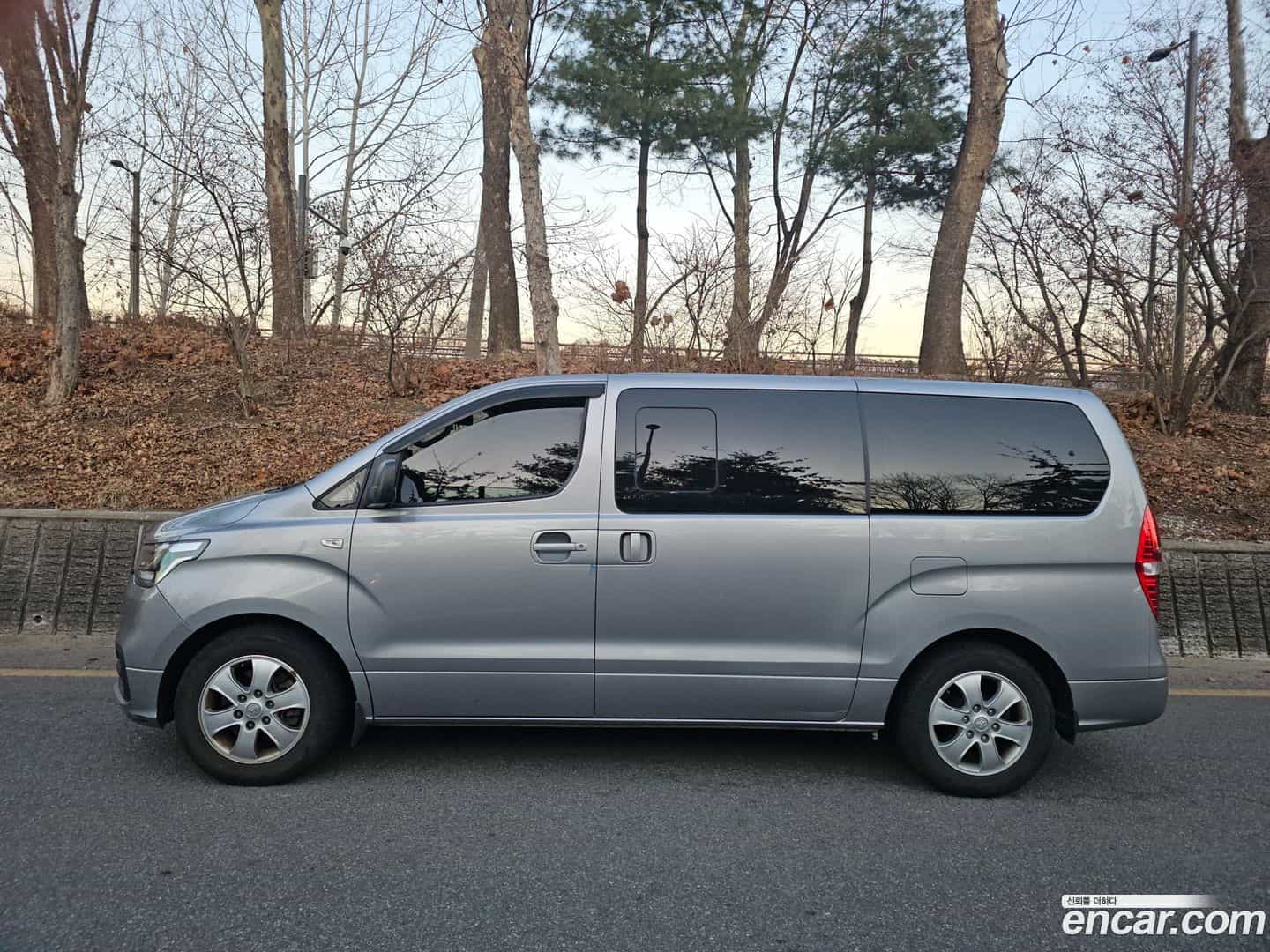 Starex Hyundai 2019.4-OUTER-002
