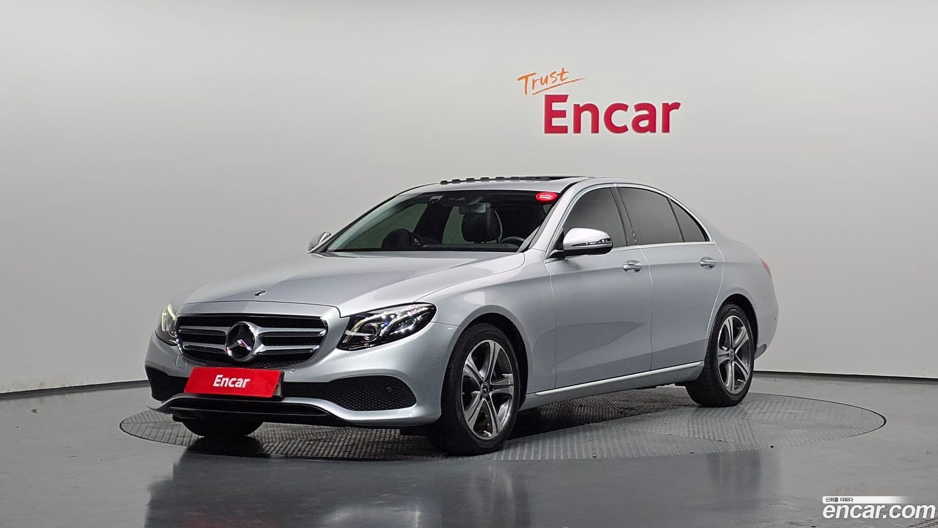 Main__Slider__Photo:E-Class Mercedes-Benz 2019.4-0