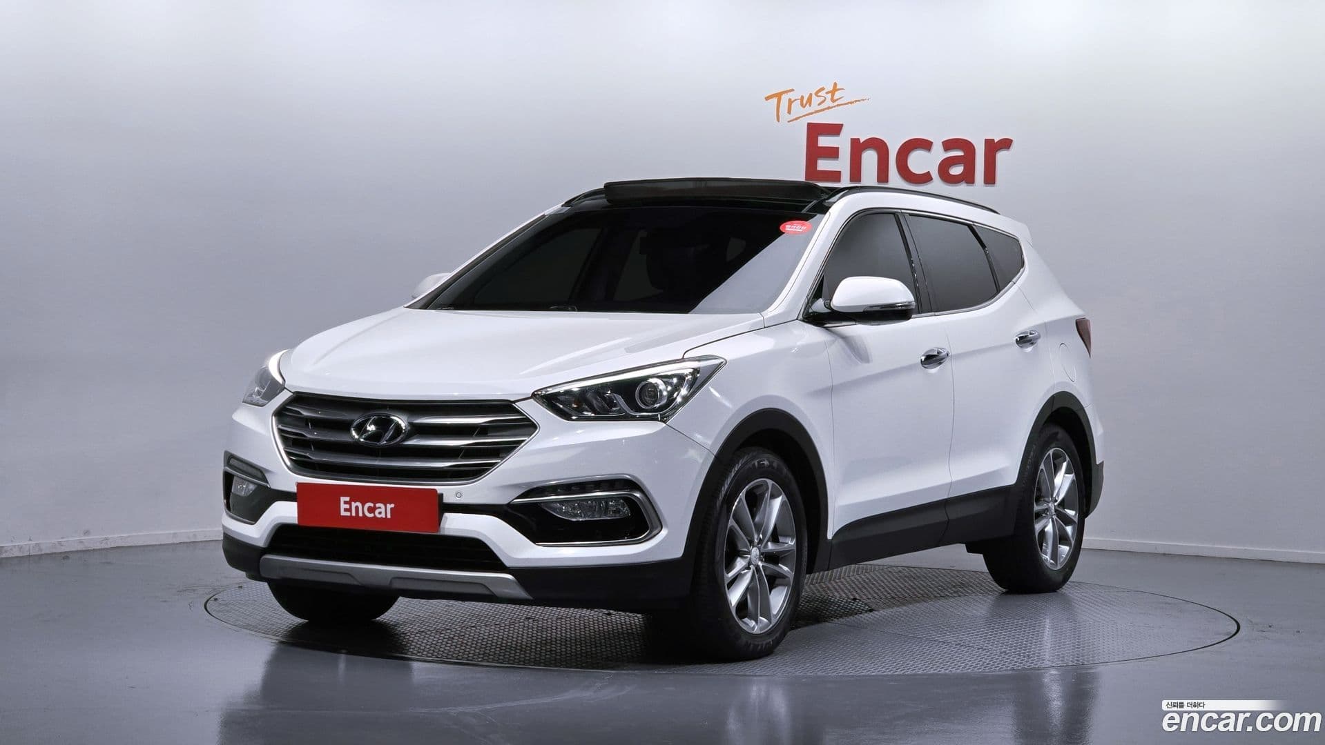 Main__Slider__Photo:Santafe Hyundai 2015.8-0
