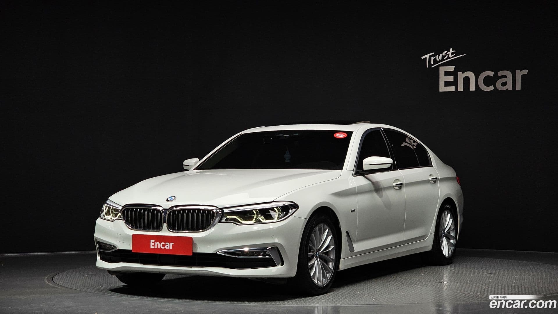 Main__Slider__Photo:5-Series BMW 2018.5-0