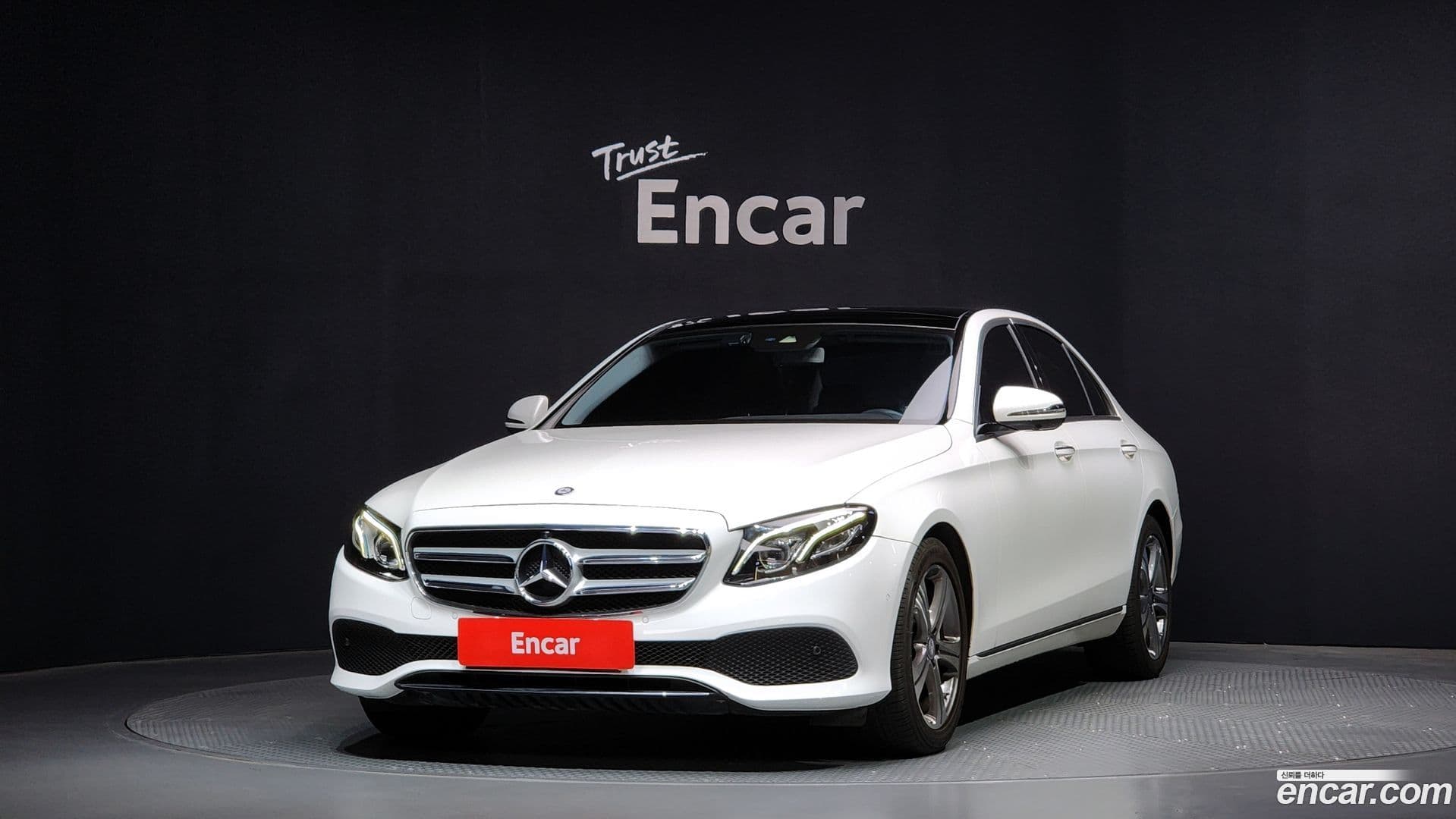 Main__Slider__Photo:E-Class Mercedes-Benz 2016.8-0