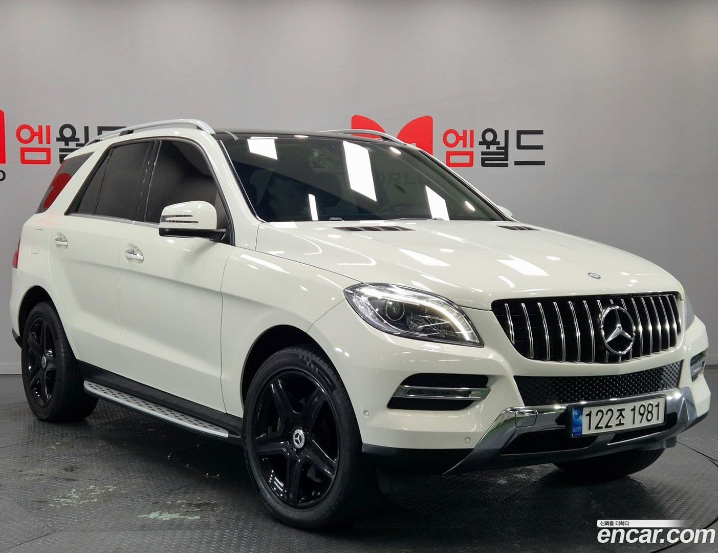 Main__Slider__Photo:M-class Mercedes-Benz 2013.0-0