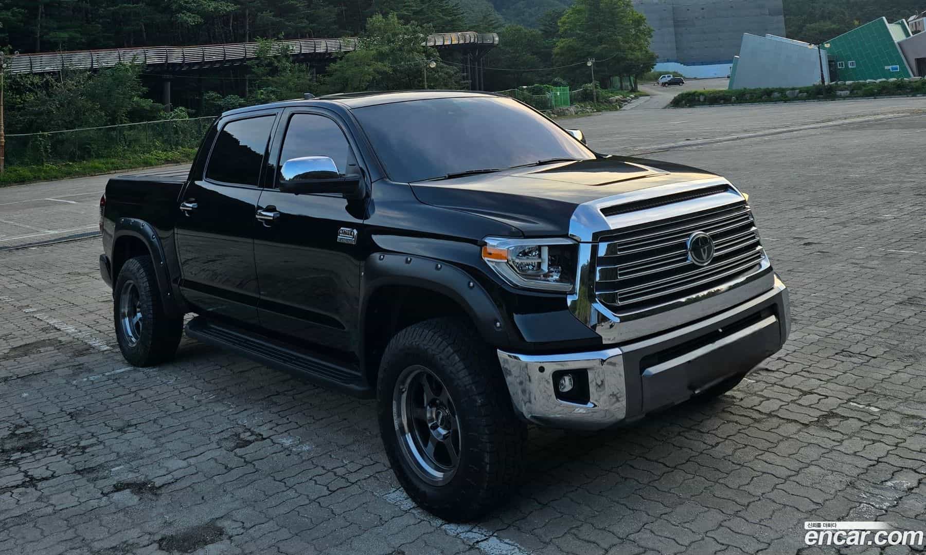 Tundra Toyota 2021.11-OUTER-001