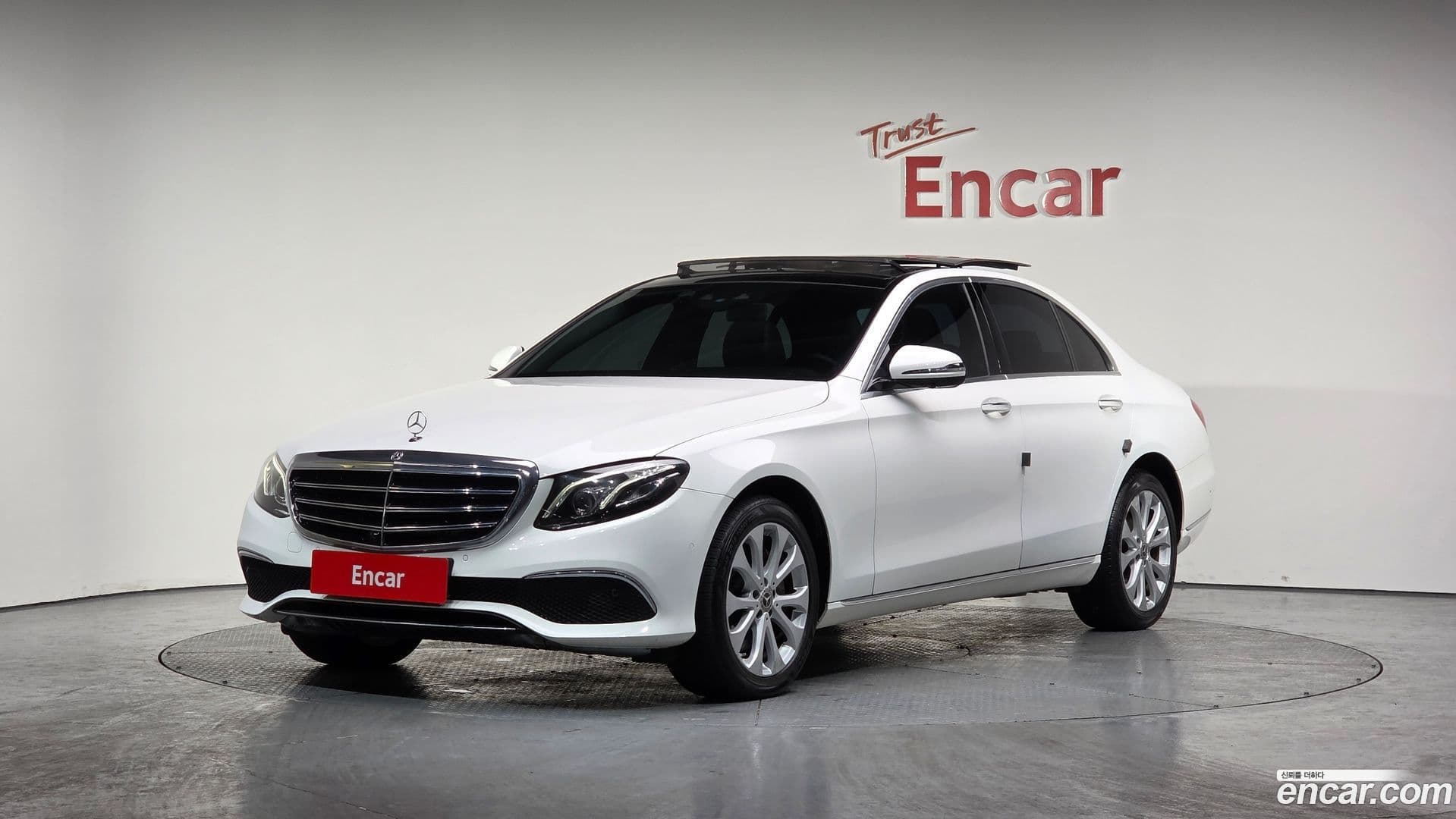 Main__Slider__Photo:E-Class Mercedes-Benz 2019.3-0