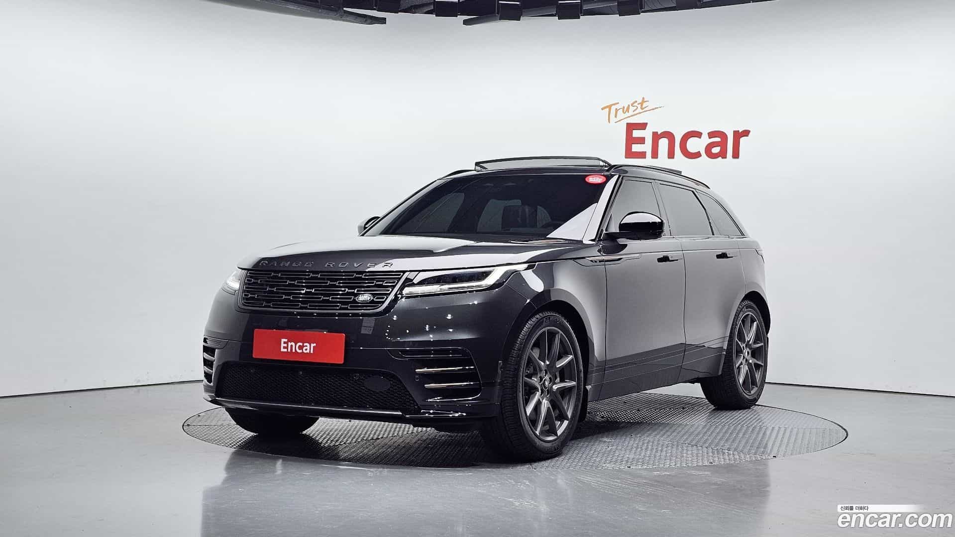 Range Rover Velar Land Rover 2025.1-OUTER-001