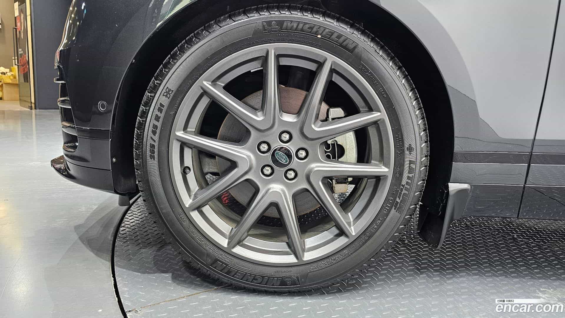 Range Rover Velar Land Rover 2025.1-OUTER-005