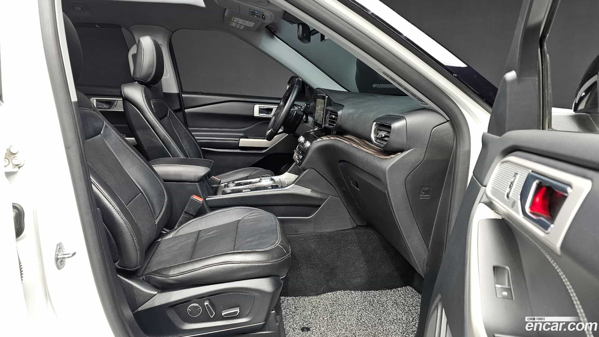 Explorer Ford 2020.10-INNER-010