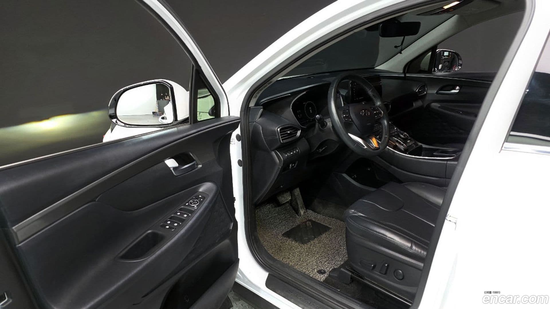 Main__Slider__Photo:Santafe Hyundai 2021.3-9