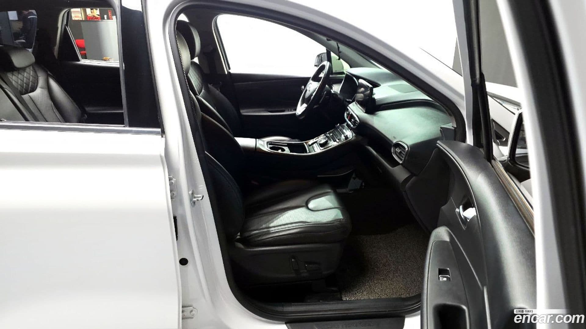 Main__Slider__Photo:Santafe Hyundai 2021.3-10