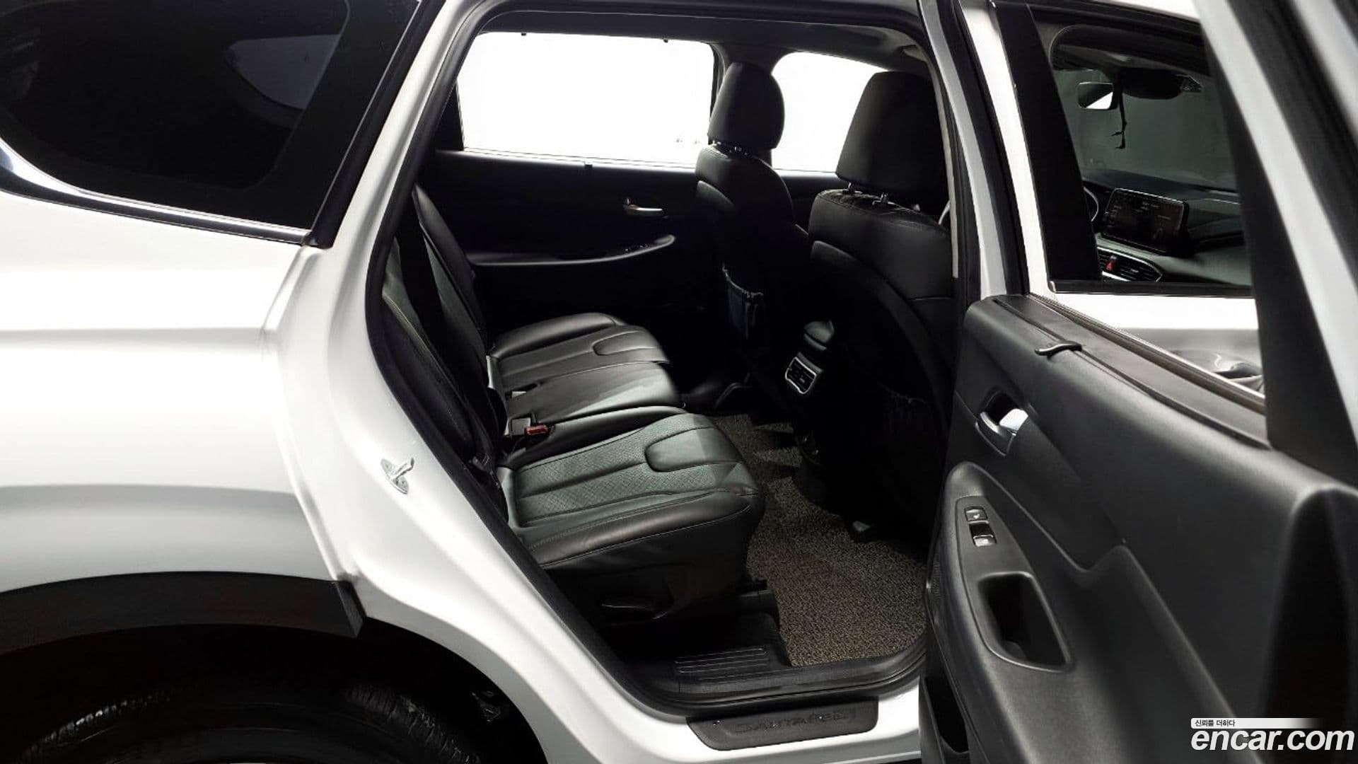 Main__Slider__Photo:Santafe Hyundai 2021.3-11