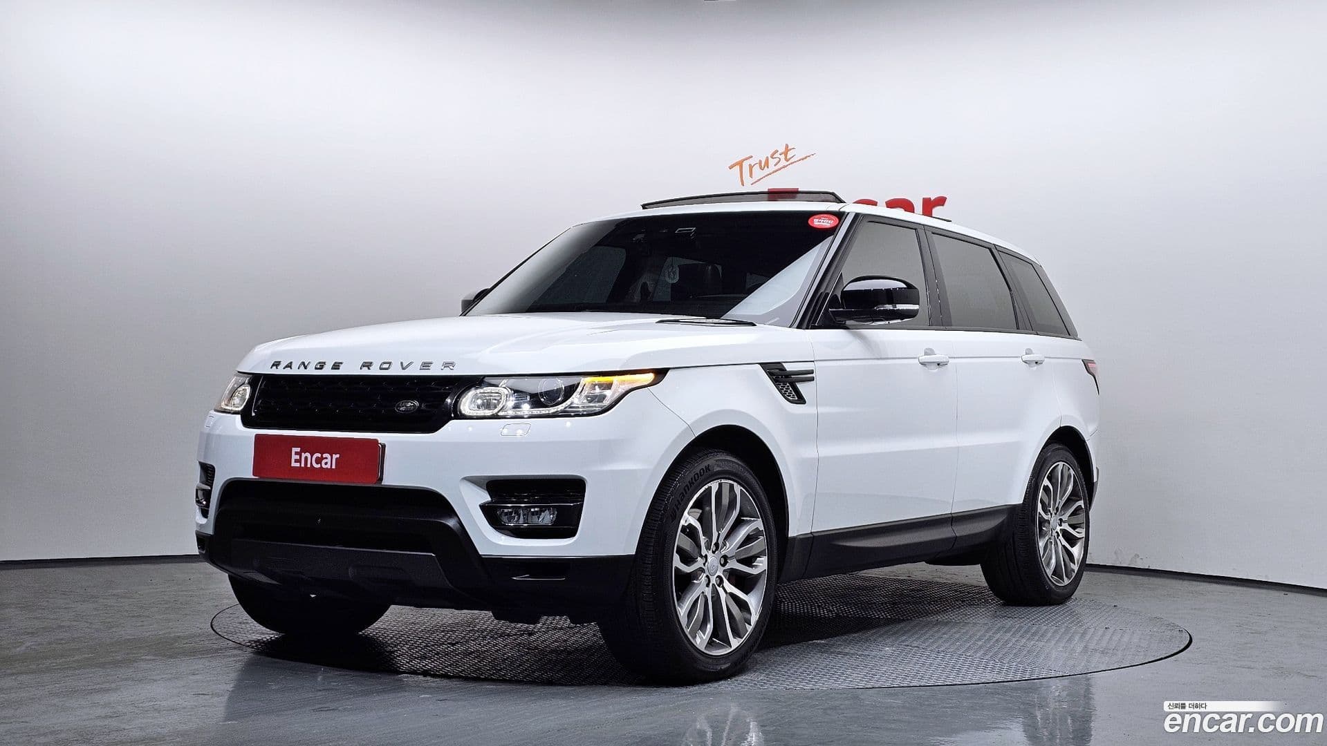 Main__Slider__Photo:Range Rover Sport Land Rover 2016.2-0