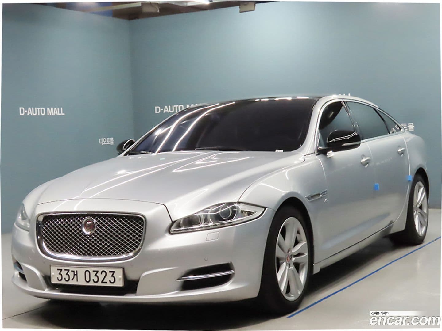 Main__Slider__Photo:XJ Jaguar 2015.10-0