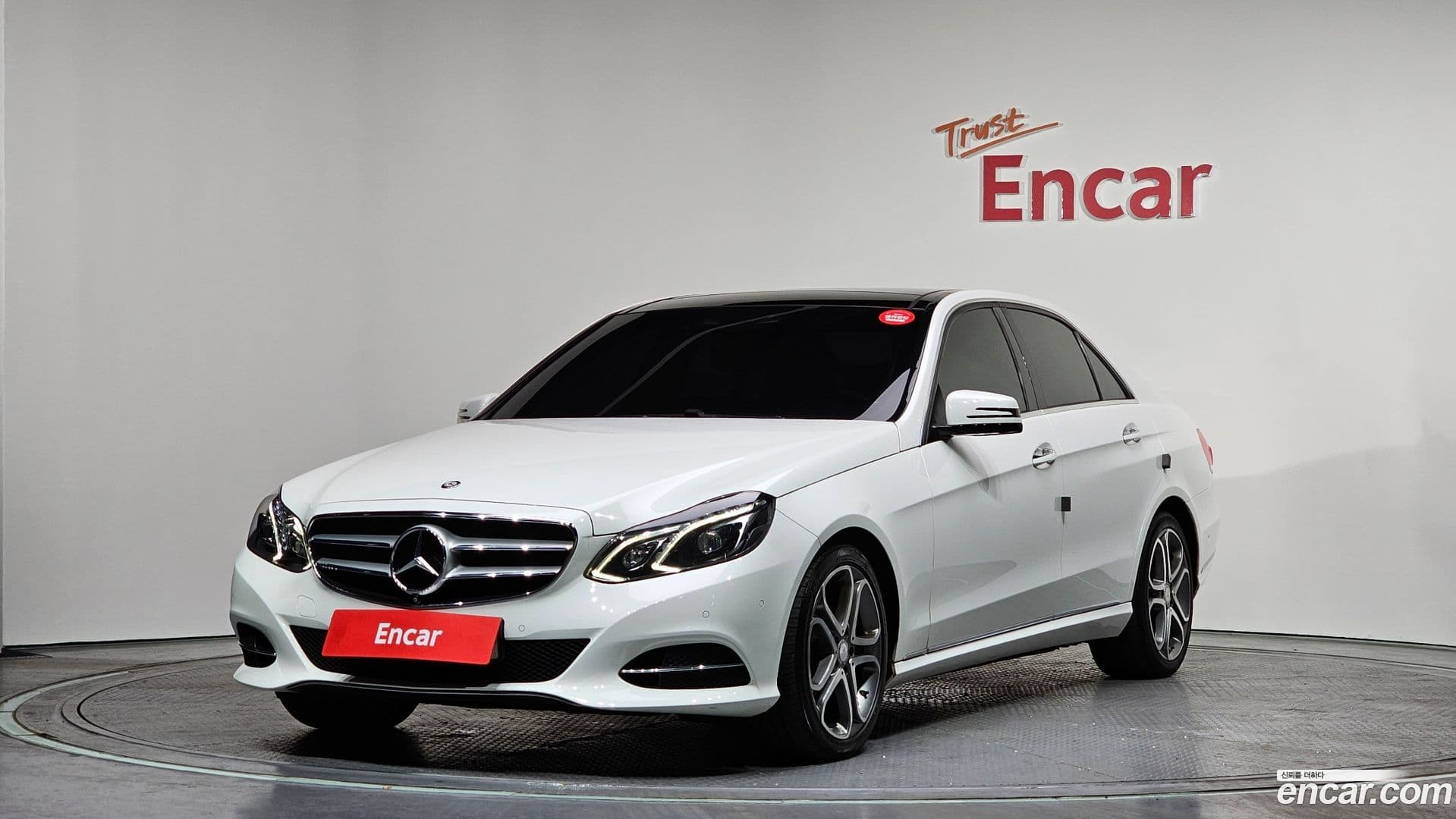 Main__Slider__Photo:E-Class Mercedes-Benz 2015.10-0