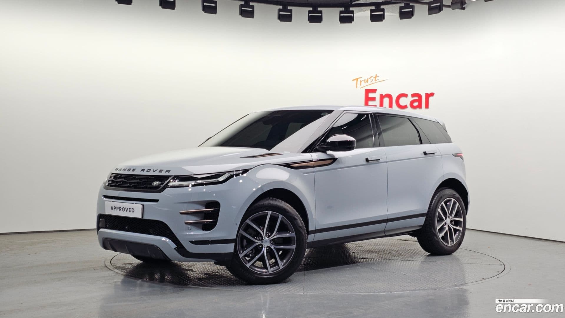 Main__Slider__Photo:Range Rover Evoque Land Rover 2025.1-0