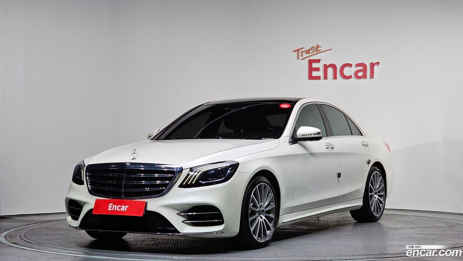 Main__Slider__Photo:S-Class Mercedes-Benz 2017.8-0