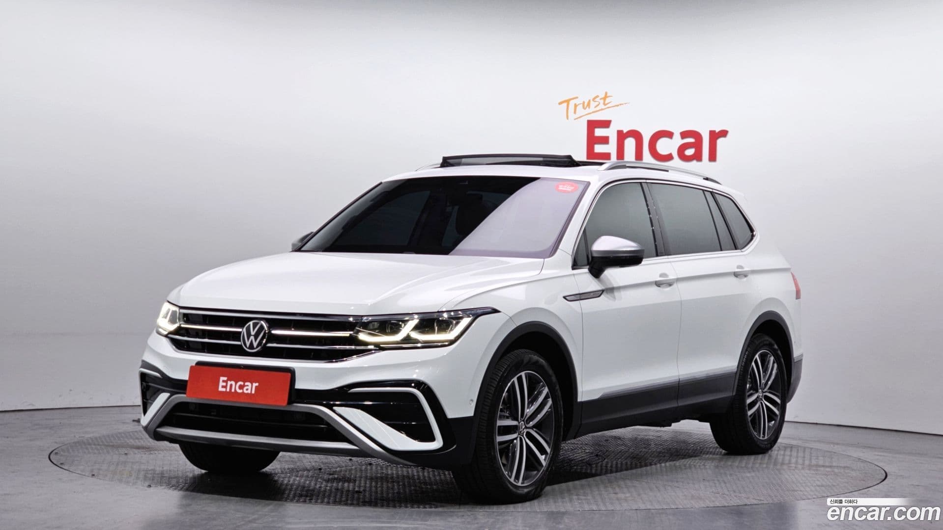 Main__Slider__Photo:Tiguan Volkswagen 2023.8-0