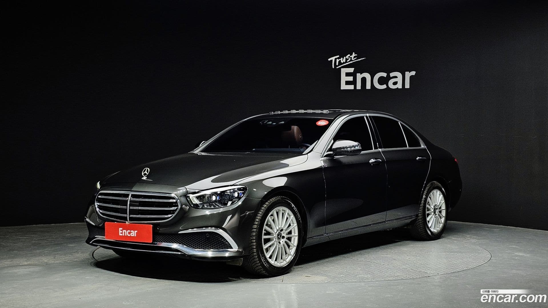 Main__Slider__Photo:E-Class Mercedes-Benz 2021.11-0