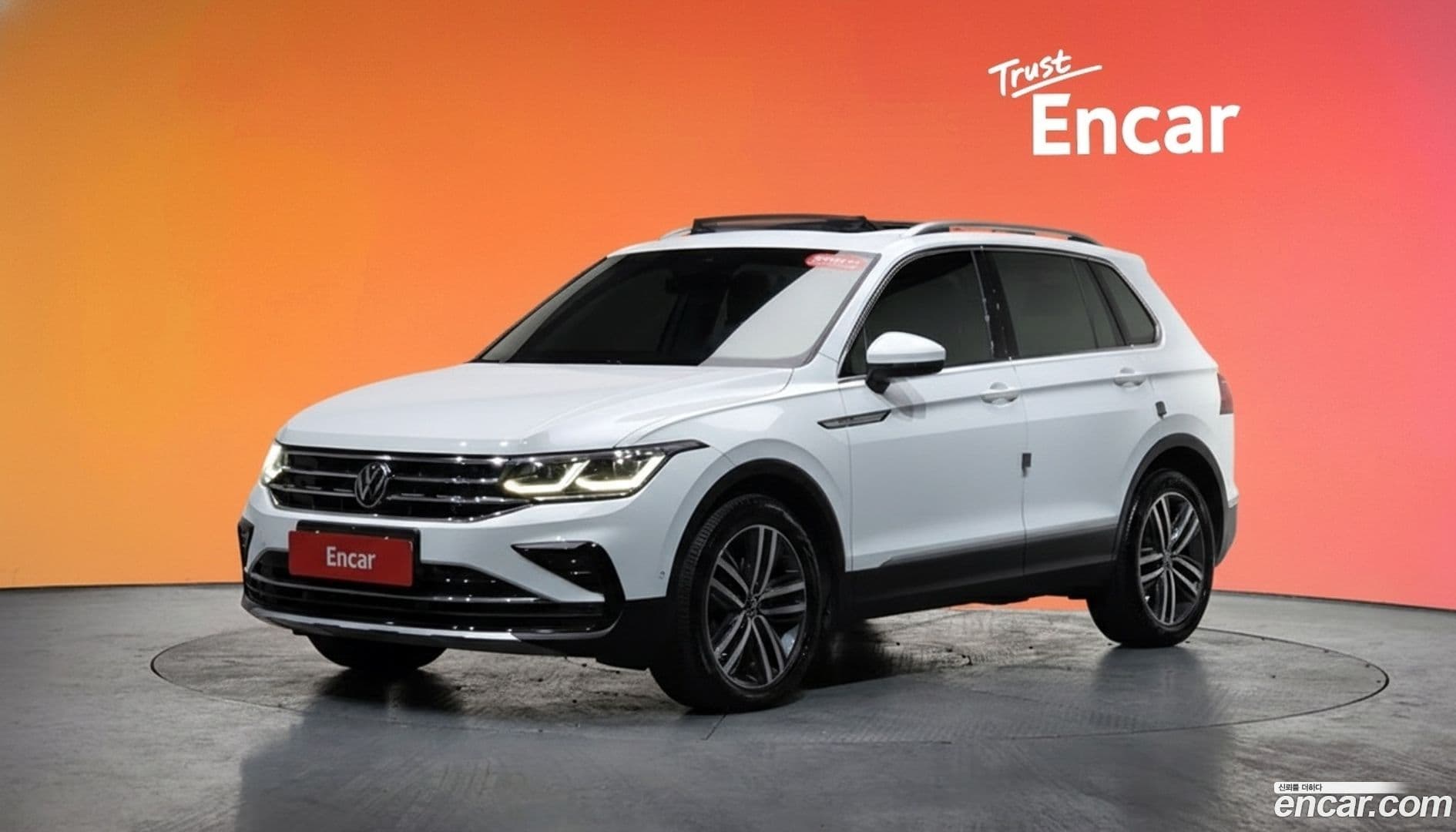 Main__Slider__Photo:Tiguan Volkswagen 2022.4-0