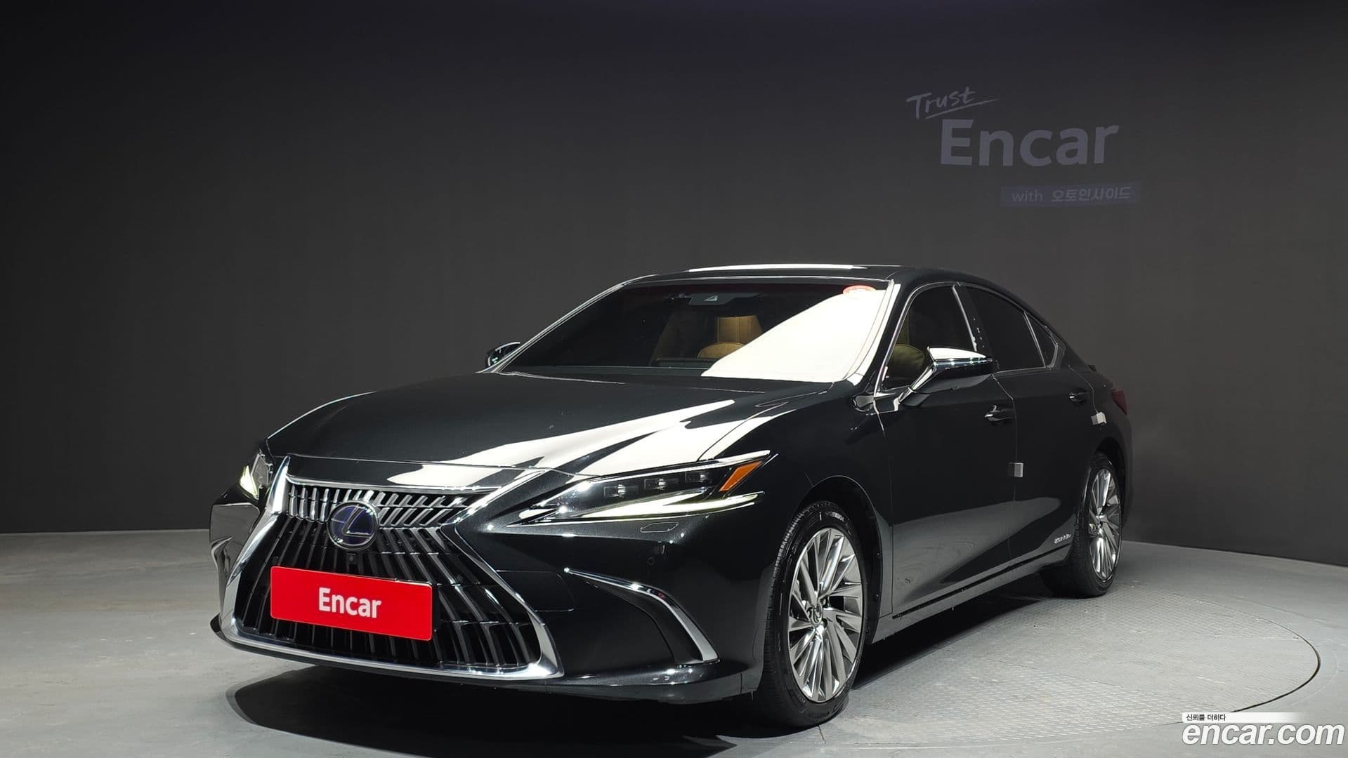 Main__Slider__Photo:ES Lexus 2022.0-0