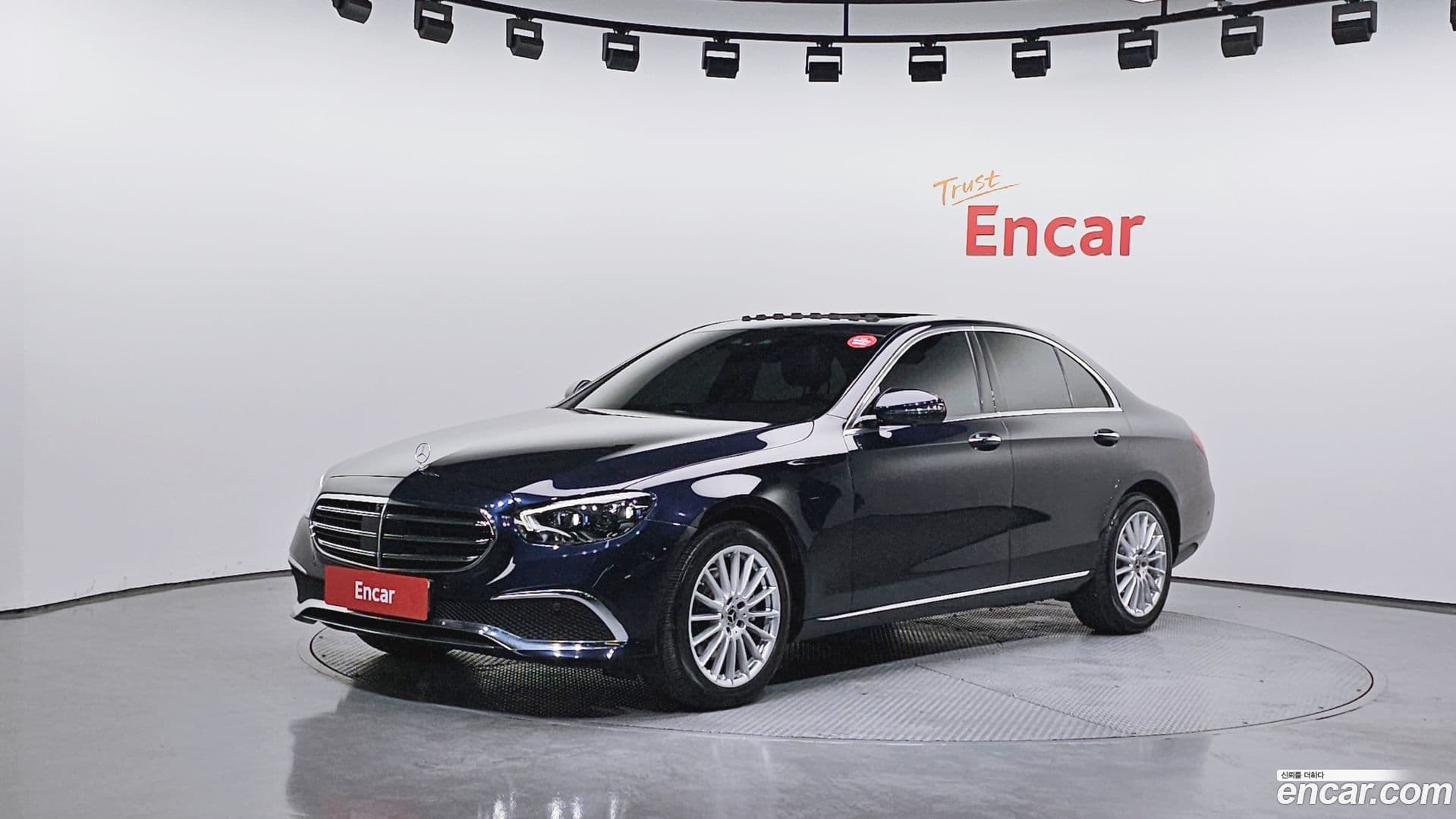 Main__Slider__Photo:E-Class Mercedes-Benz 2022.0-0