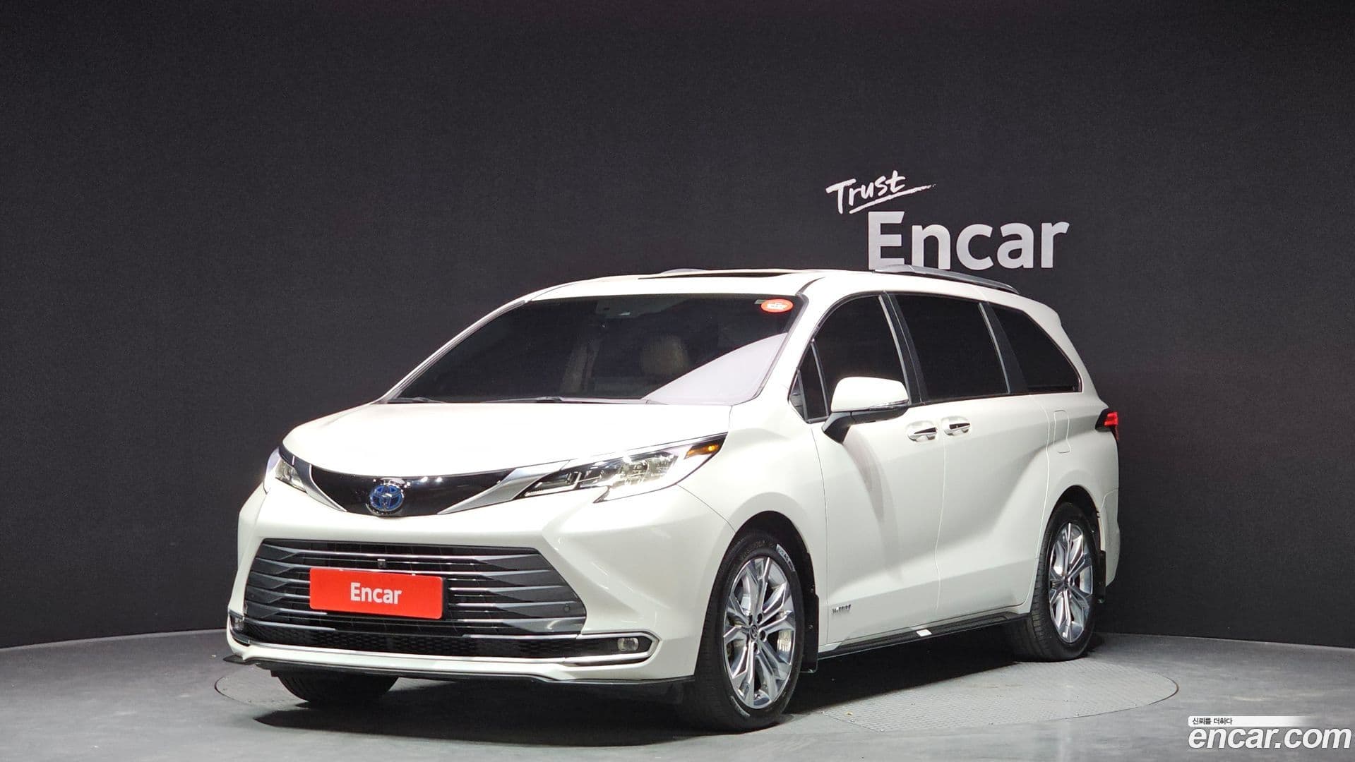 Main__Slider__Photo:Sienna Toyota 2021.9-0