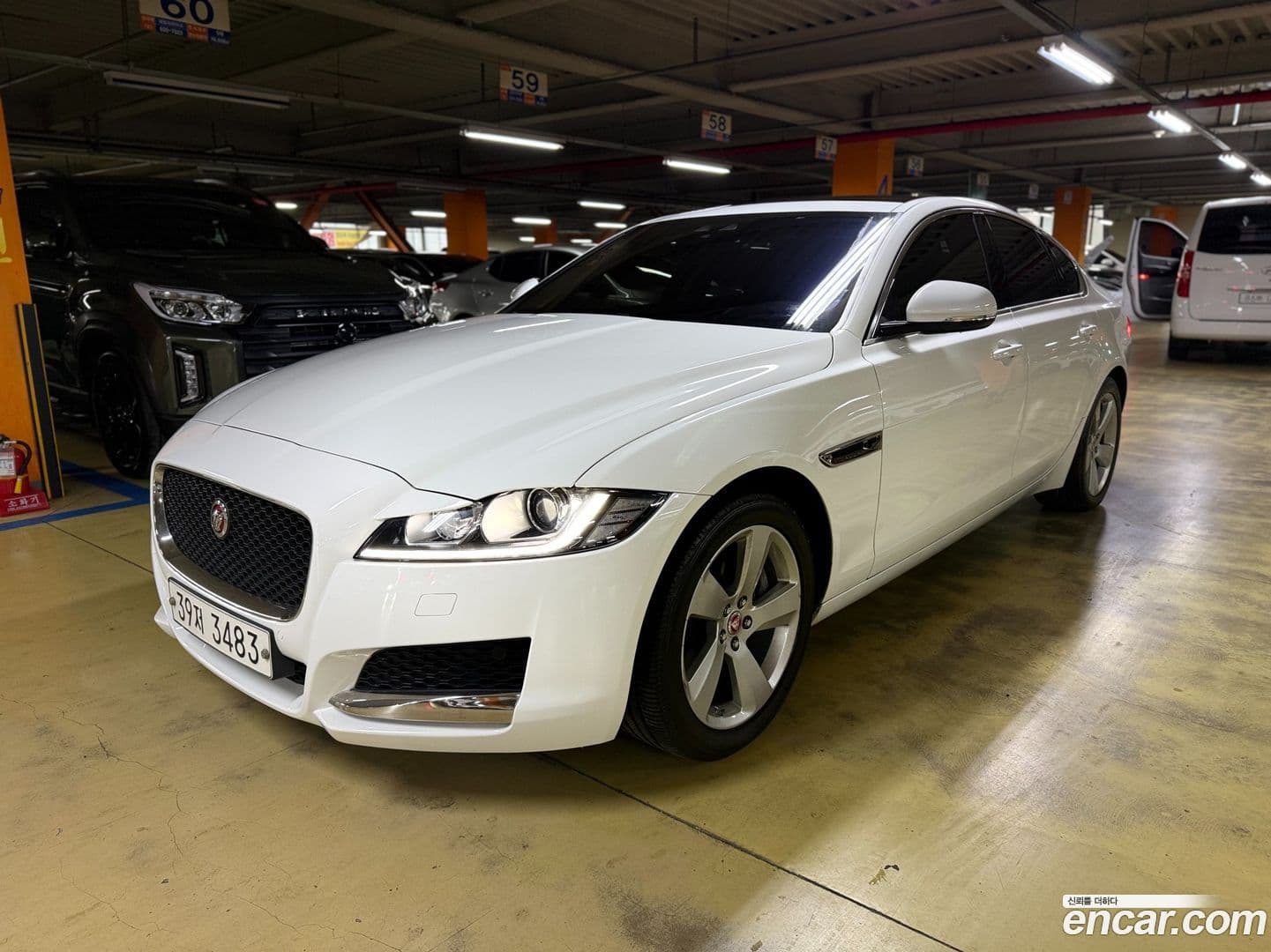 Main__Slider__Photo:XF Jaguar 2018.3-0