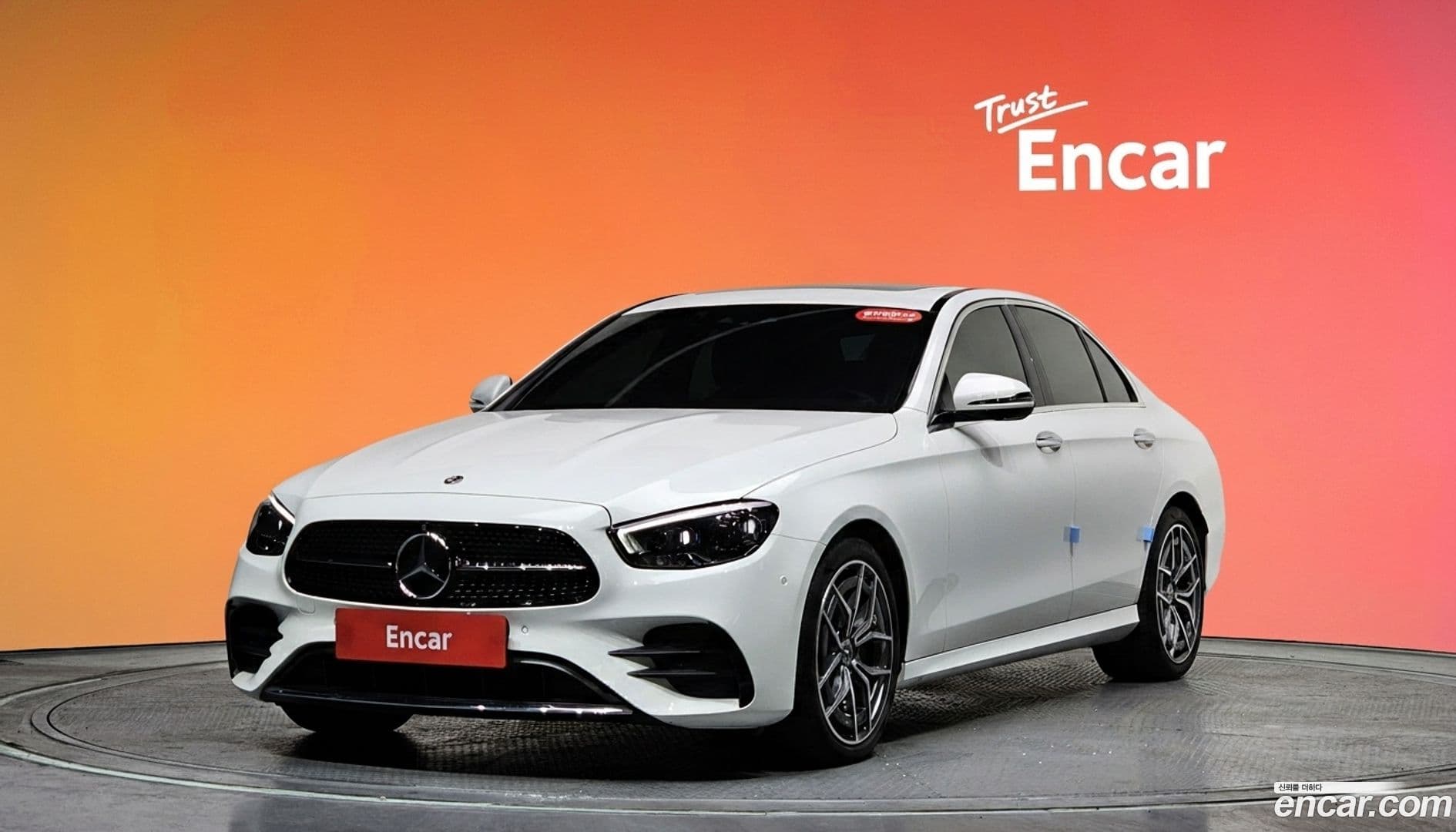 Main__Slider__Photo:E-Class Mercedes-Benz 2022.11-0