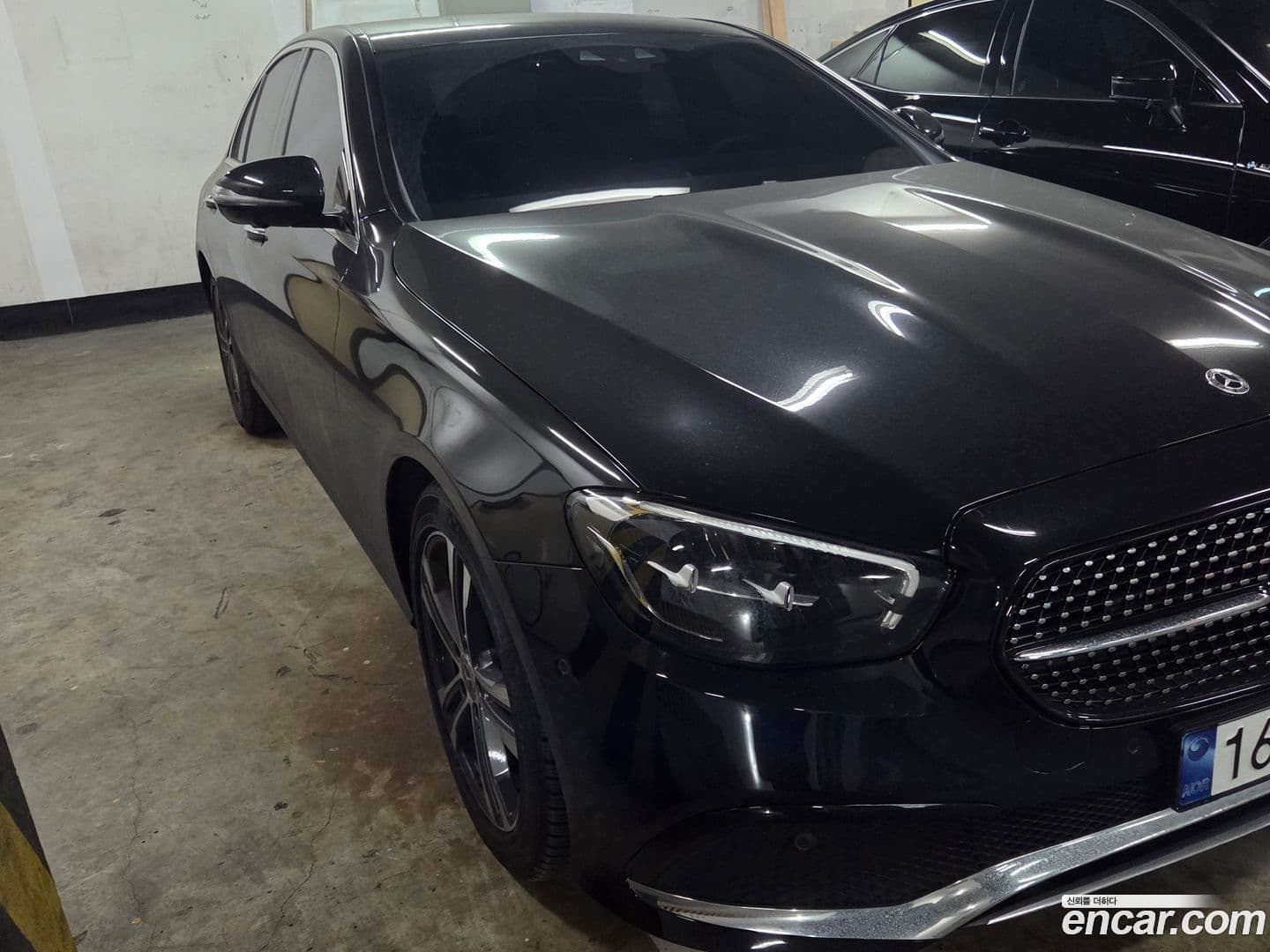 Main__Slider__Photo:E-Class Mercedes-Benz 2023.9-0