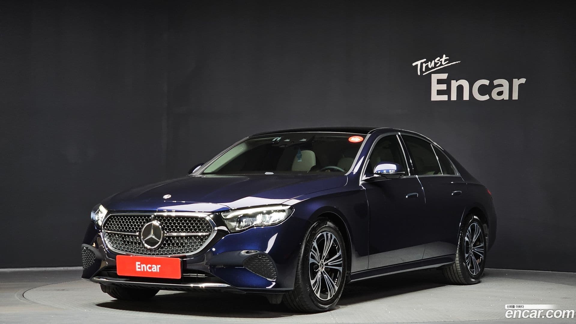 Main__Slider__Photo:E-Class Mercedes-Benz 2024.8-0