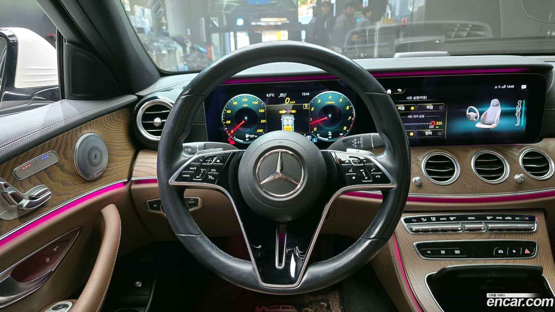 E-Class Mercedes-Benz 2020.11-OPTION-017
