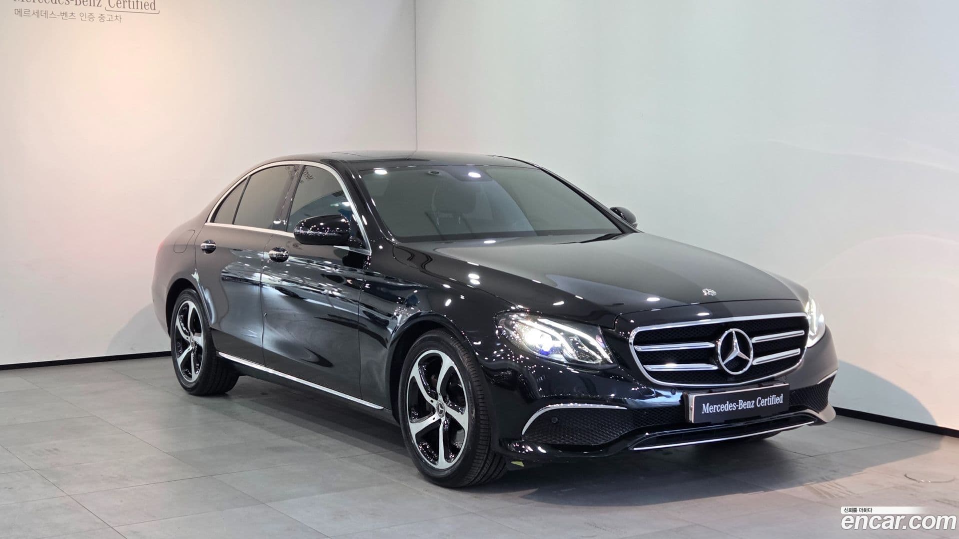 Main__Slider__Photo:E-Class Mercedes-Benz 2020.2-0