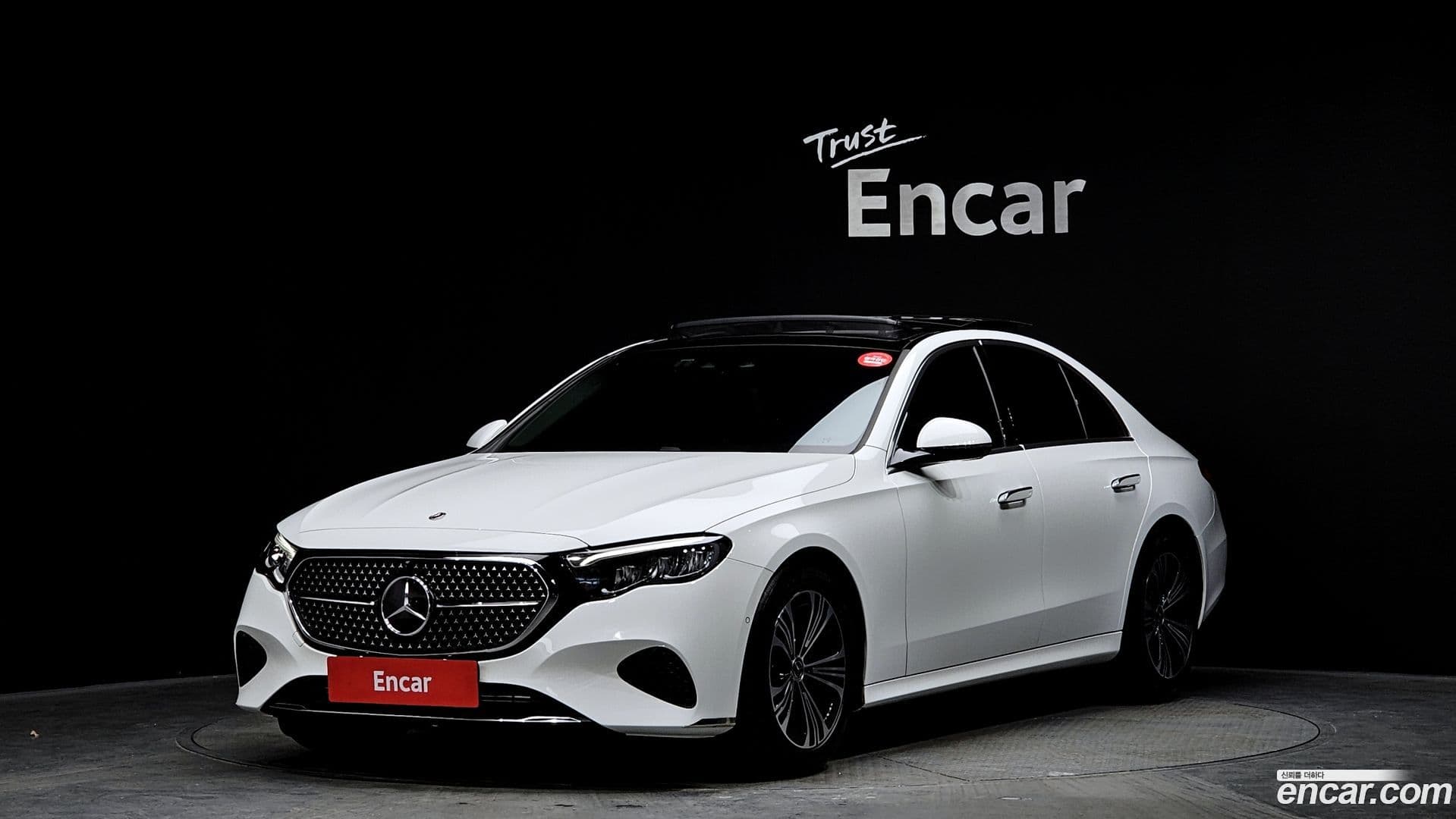Main__Slider__Photo:E-Class Mercedes-Benz 2024.8-0