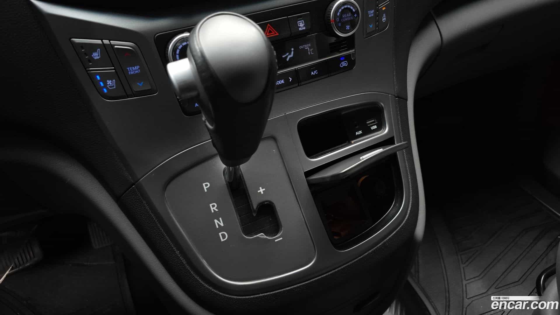 Starex Hyundai 2016.10-INNER-009