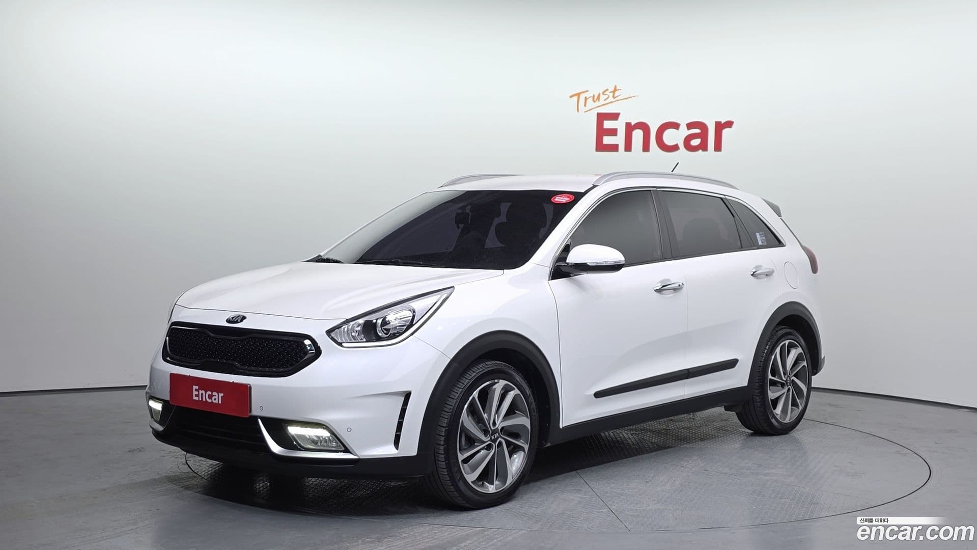Main__Slider__Photo:Niro Kia 2016.9-0