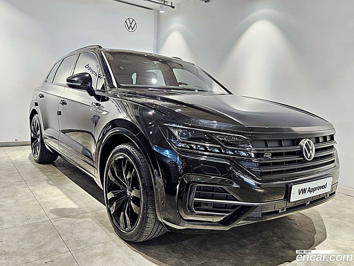 Main__Slider__Photo:Touareg Volkswagen 2023.10-0