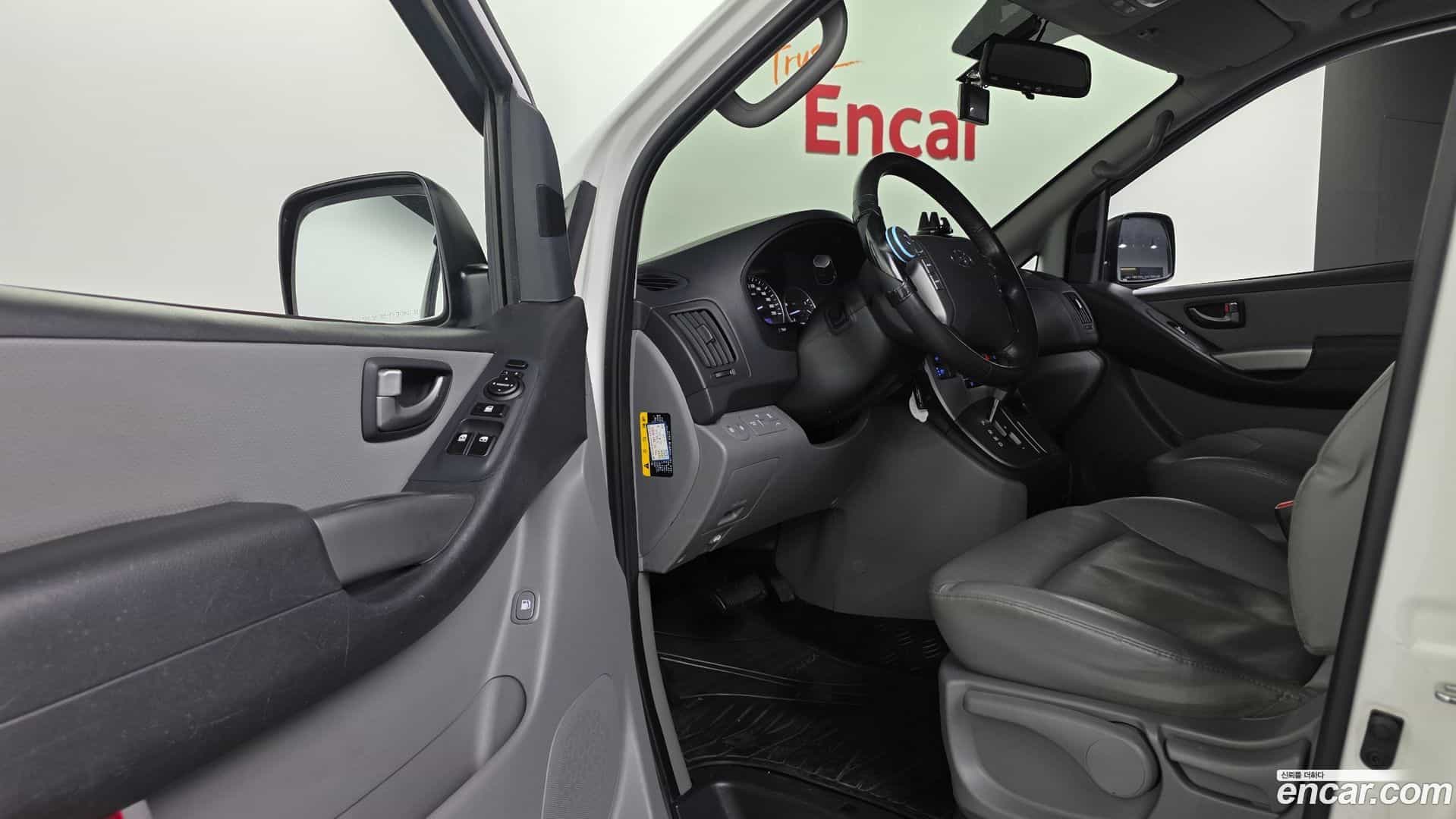 Starex Hyundai 2018.6-OPTION-015