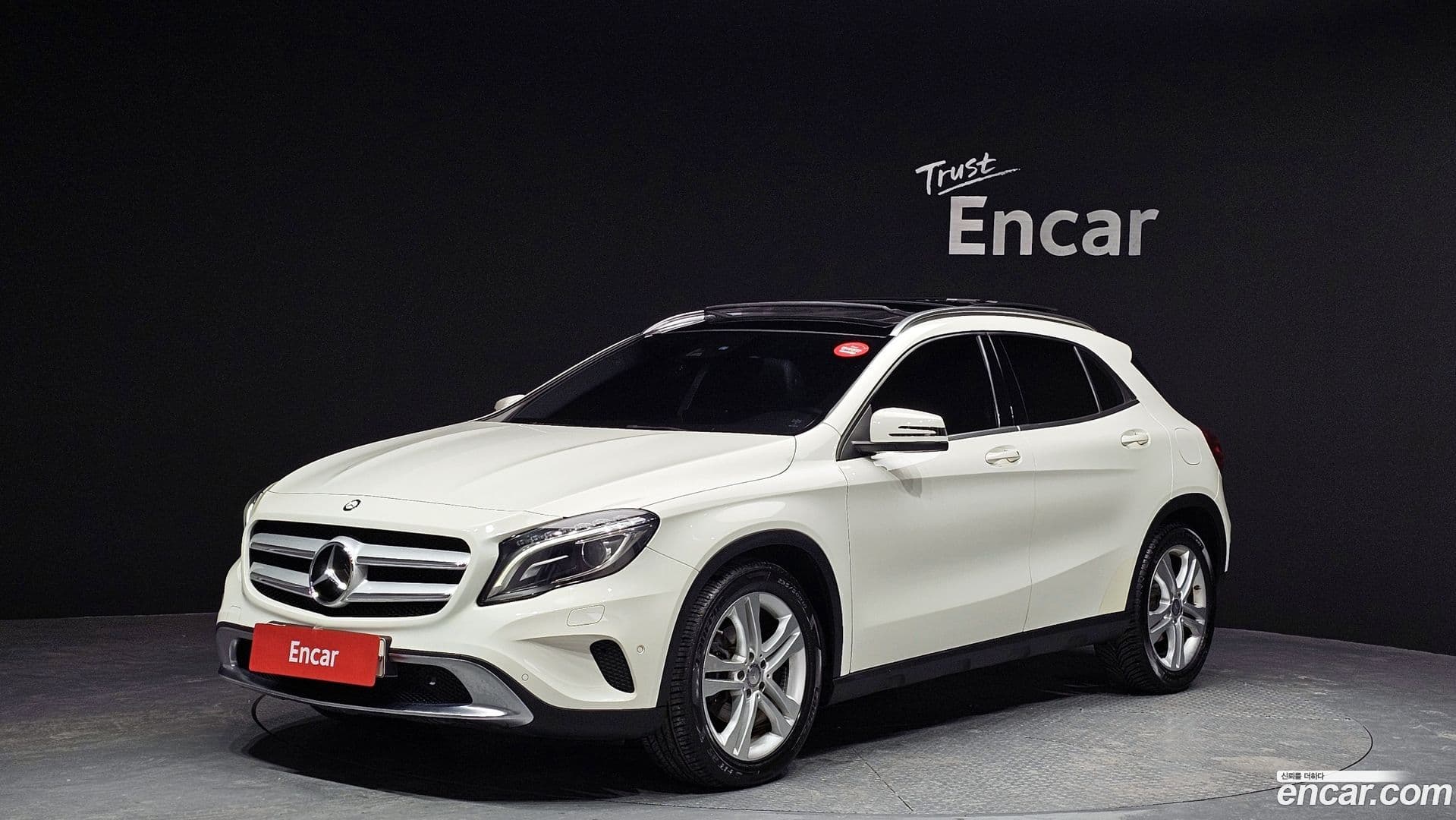 Main__Slider__Photo:GLA-Class Mercedes-Benz 2016.4-0