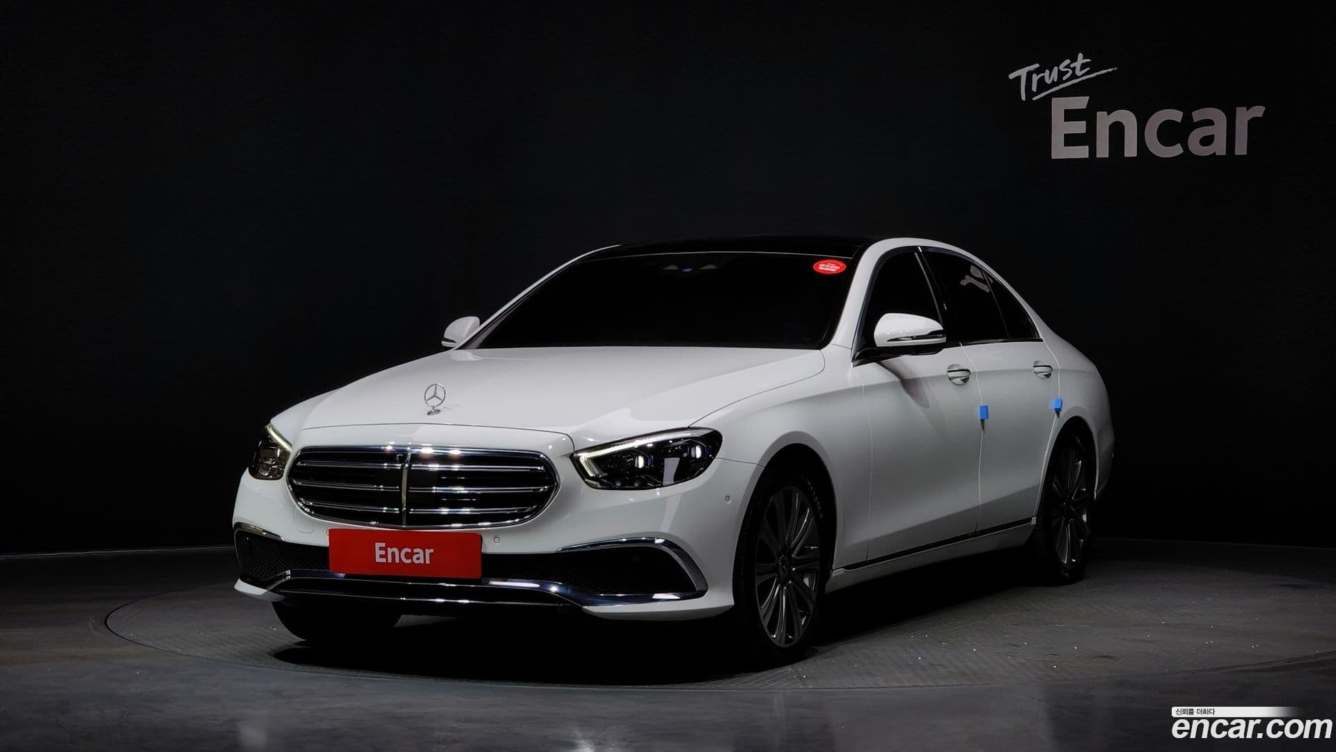 Main__Slider__Photo:E-Class Mercedes-Benz 2022.2-0