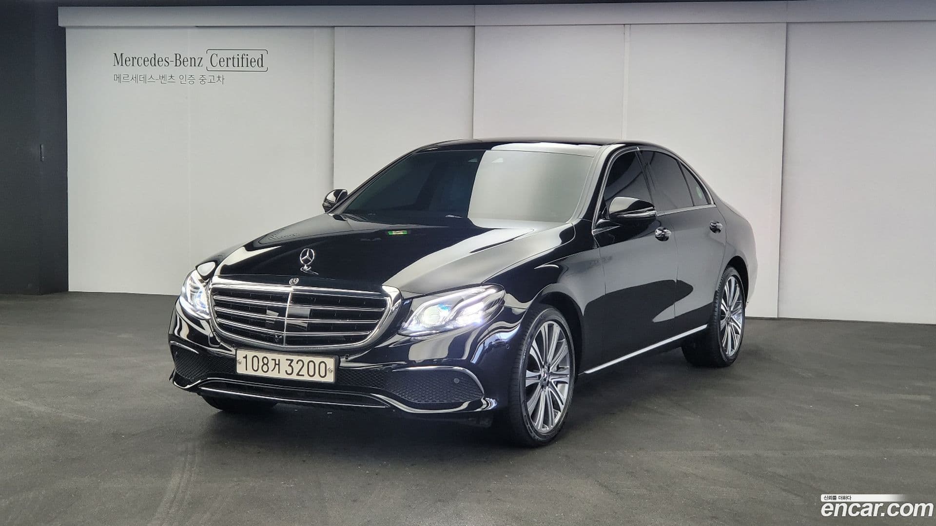 Main__Slider__Photo:E-Class Mercedes-Benz 2020.8-0