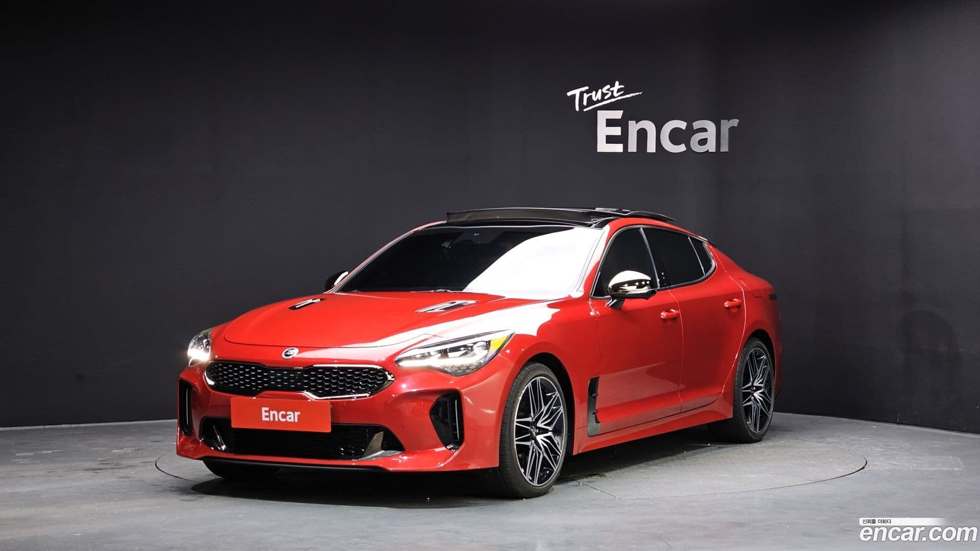 Main__Slider__Photo:Stinger Kia 2021.2-0