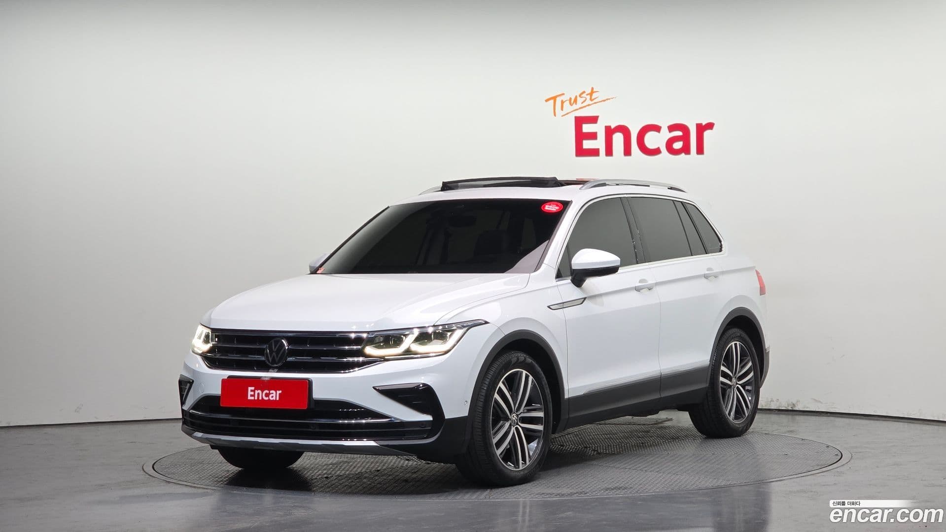 Main__Slider__Photo:Tiguan Volkswagen 2023.4-0
