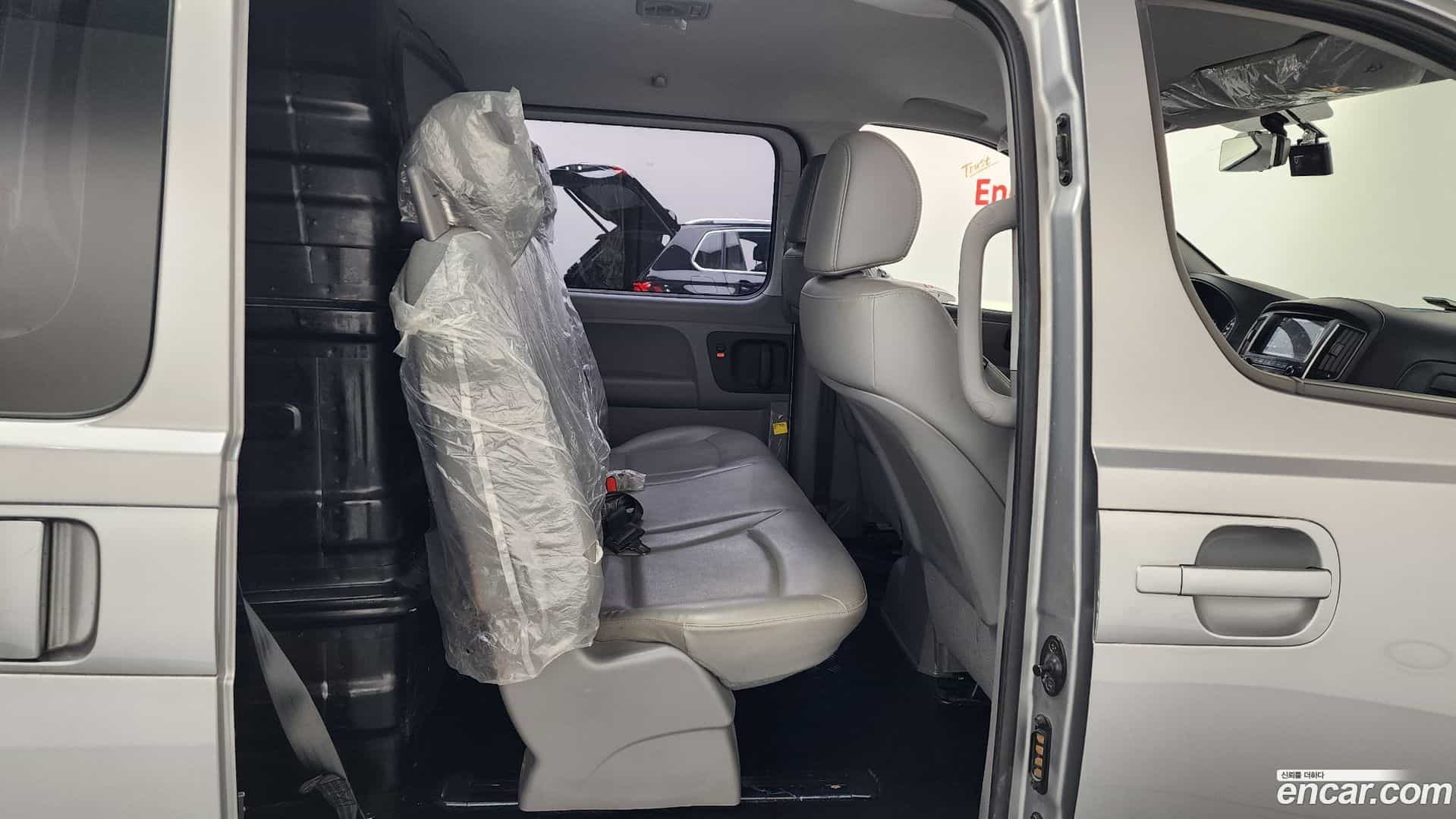 Starex Hyundai 2018.6-OPTION-016