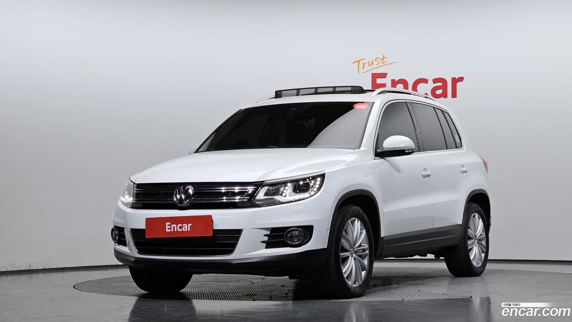 Main__Slider__Photo:Tiguan Volkswagen 2015.11-0