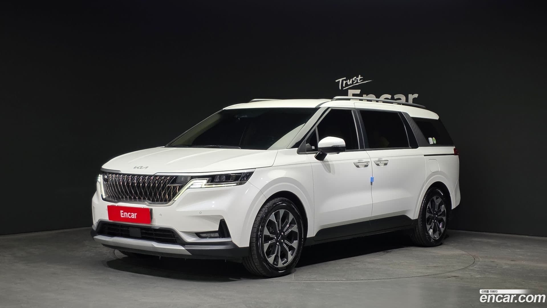 Main__Slider__Photo:Canival Kia 2022.7-0
